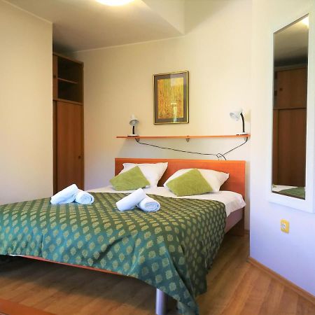 Apartments Bilic With Garden & Swimming Pool - 50M From The Beach Pjescana Uvala Eksteriør bilde