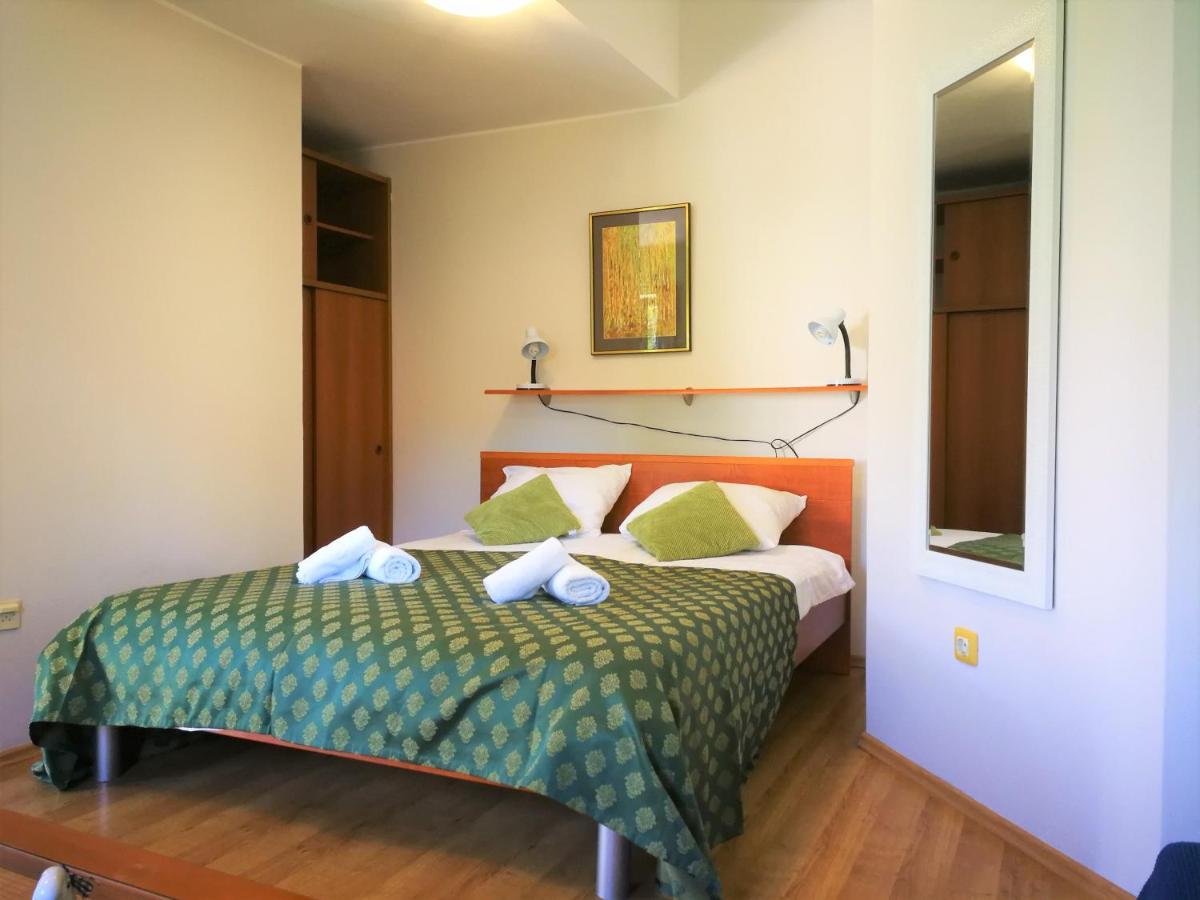 Apartments Bilic With Garden & Swimming Pool - 50M From The Beach Pjescana Uvala Eksteriør bilde