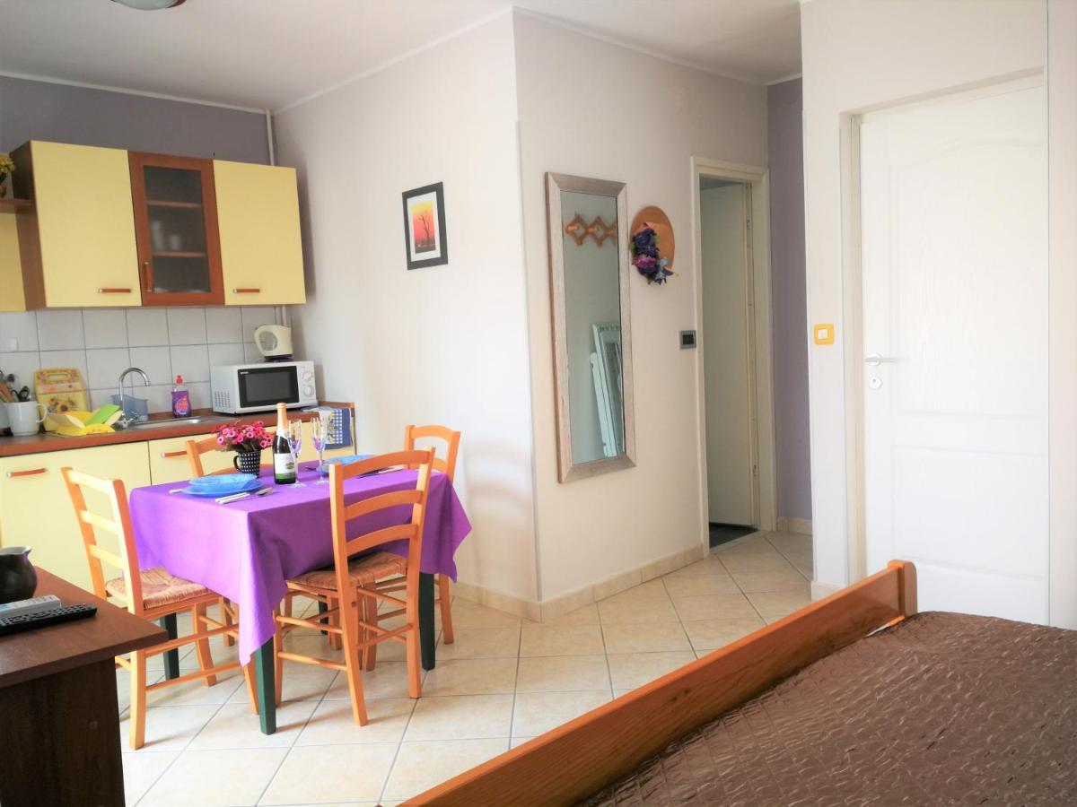 Apartments Bilic With Garden & Swimming Pool - 50M From The Beach Pjescana Uvala Eksteriør bilde