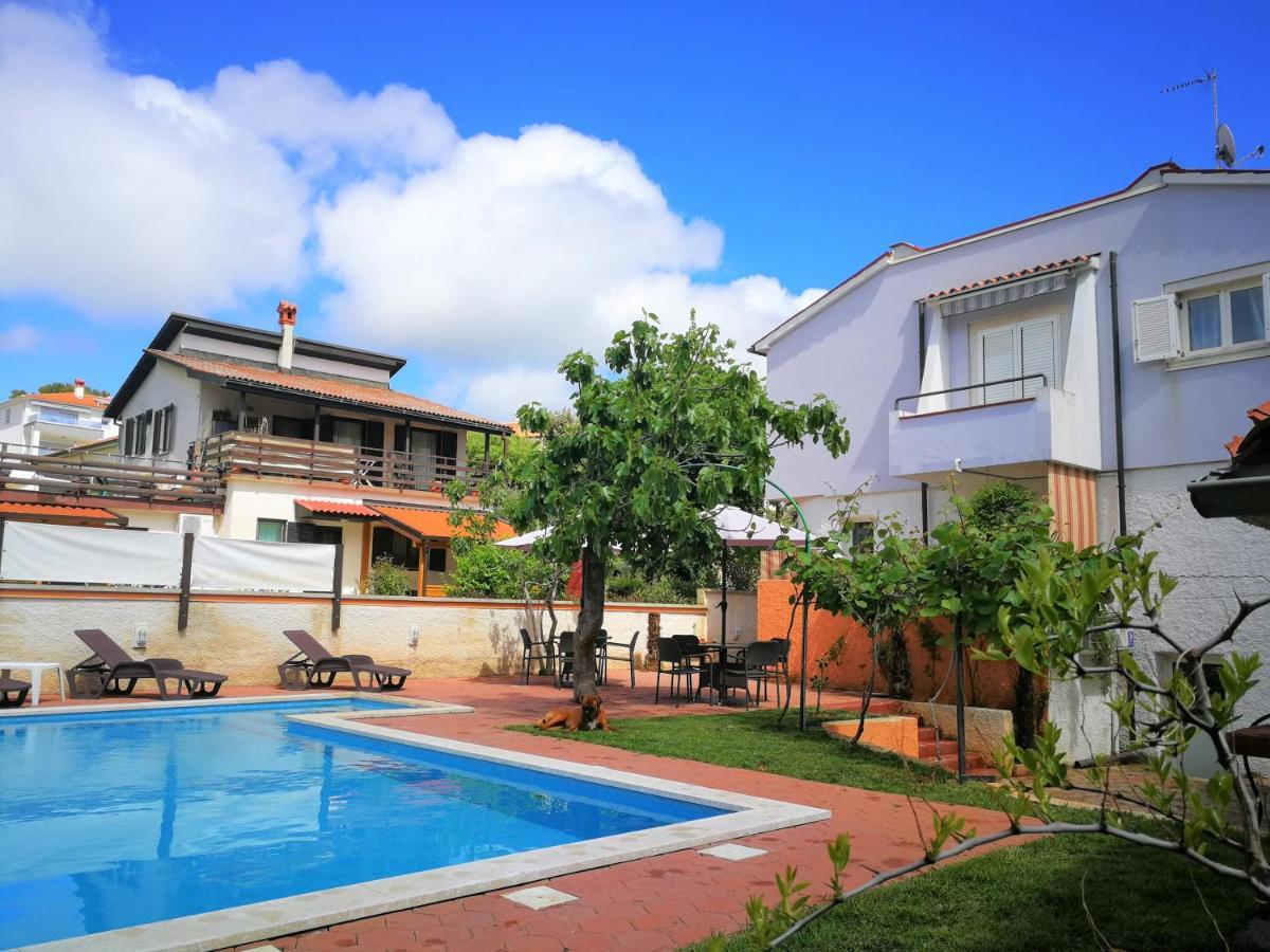 Apartments Bilic With Garden & Swimming Pool - 50M From The Beach Pjescana Uvala Eksteriør bilde