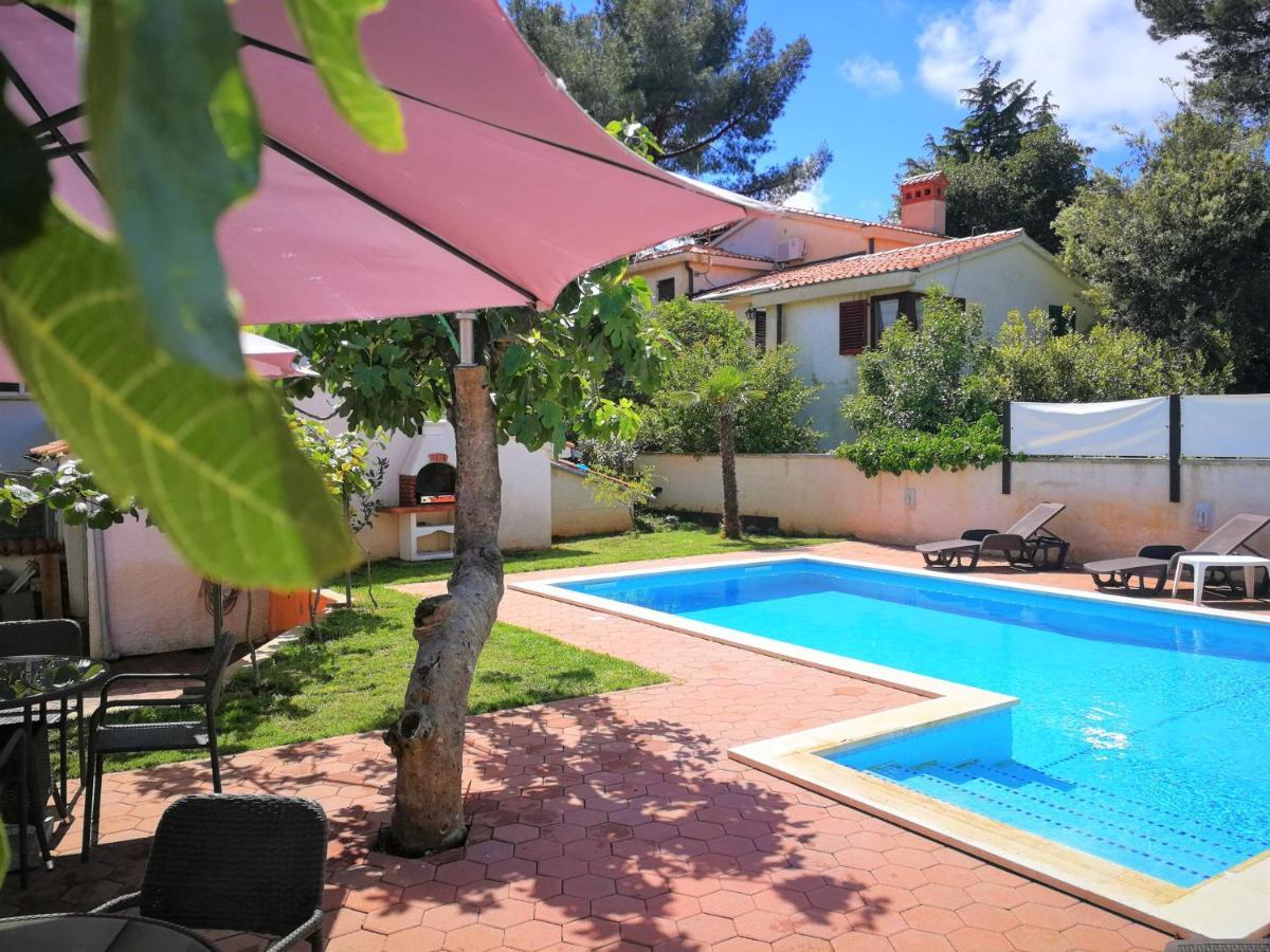 Apartments Bilic With Garden & Swimming Pool - 50M From The Beach Pjescana Uvala Eksteriør bilde