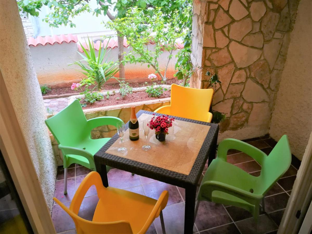 Apartments Bilic With Garden & Swimming Pool - 50M From The Beach Pjescana Uvala Eksteriør bilde